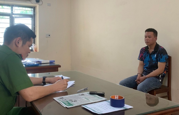 Hé lộ nguyên nhân chồng chém vợ cũ rồi đến công an đầu thú - Ảnh 2.