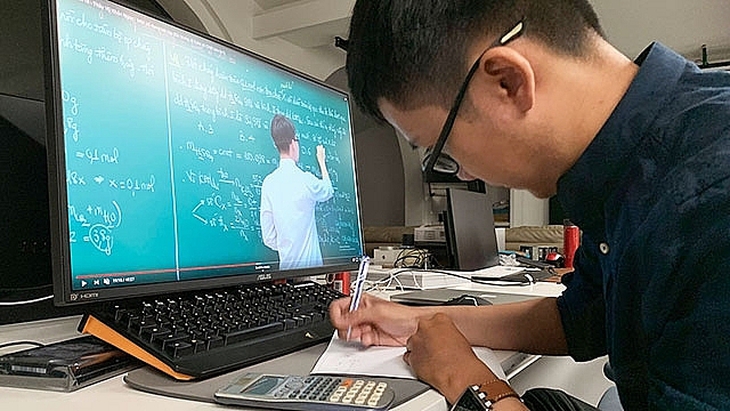 Trường đại học lên phương án dạy trực tuyến sau kỳ nghỉ lễ vì dịch COVID-19 - Ảnh 2. Trường đại học lên phương án dạy trực tuyến sau kỳ nghỉ lễ vì dịch COVID-19 - Ảnh 2.