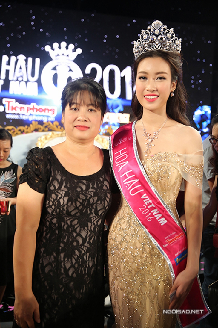 Mẹ ruột Hoa hậu Đỗ Mỹ Linh: Kỹ sư Hóa học, 'định hướng' giúp con gái vượt qua cám dỗ showbiz để hạnh phúc - Ảnh 2. Mẹ ruột Hoa hậu Đỗ Mỹ Linh: Kỹ sư Hóa học, 'định hướng' giúp con gái vượt qua cám dỗ showbiz để hạnh phúc - Ảnh 2.