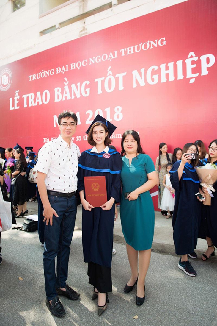 Mẹ ruột Hoa hậu Đỗ Mỹ Linh: Kỹ sư Hóa học, 'định hướng' giúp con gái vượt qua cám dỗ showbiz để hạnh phúc - Ảnh 4. Mẹ ruột Hoa hậu Đỗ Mỹ Linh: Kỹ sư Hóa học, 'định hướng' giúp con gái vượt qua cám dỗ showbiz để hạnh phúc - Ảnh 4.