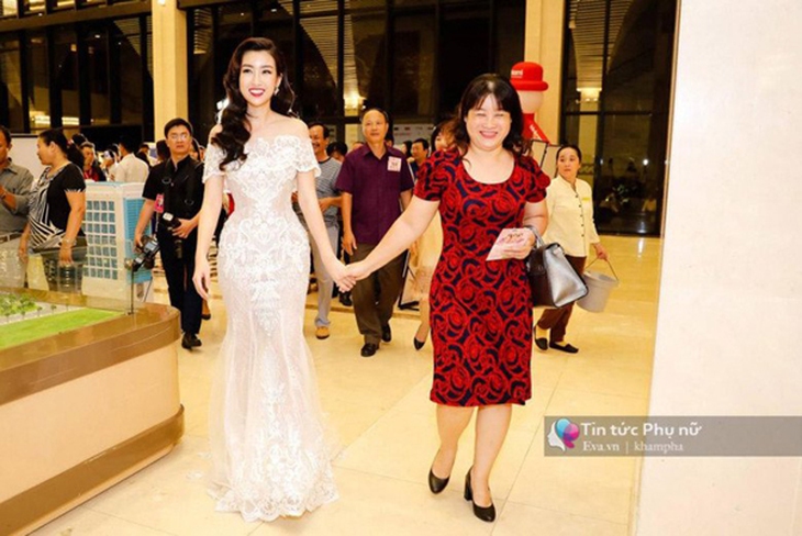 Mẹ ruột Hoa hậu Đỗ Mỹ Linh: Kỹ sư Hóa học, 'định hướng' giúp con gái vượt qua cám dỗ showbiz để hạnh phúc - Ảnh 7. Mẹ ruột Hoa hậu Đỗ Mỹ Linh: Kỹ sư Hóa học, 'định hướng' giúp con gái vượt qua cám dỗ showbiz để hạnh phúc - Ảnh 7.
