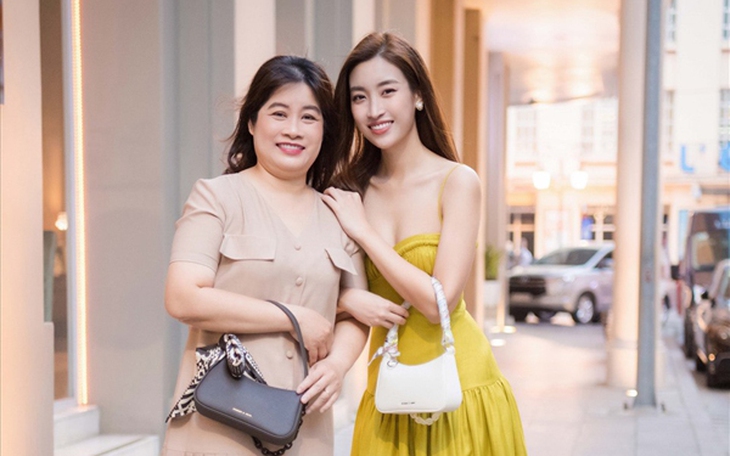 Mẹ ruột Hoa hậu Đỗ Mỹ Linh đứng sau hào quang vương miện của con gái
