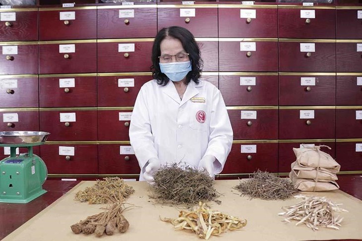 Bài thuốc nổi mề đay, mẩn ngứa bằng y học cổ truyền - Ảnh 2.