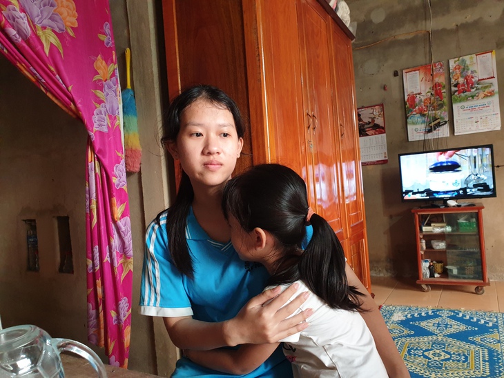 Bố nguy kịch, mẹ ốm yếu, đàn con lo lở dỡ ước mơ - Ảnh 3.