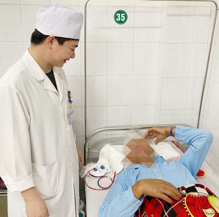 Phẫu thuật thành công u não phức tạp bằng kính vi phẫu - Ảnh 2.
