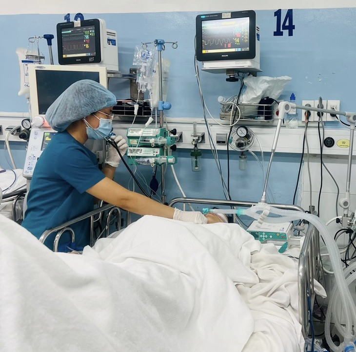 Thông tin mới nhất về thai phụ bị cây xanh ở trường học đè trúng - Ảnh 2.