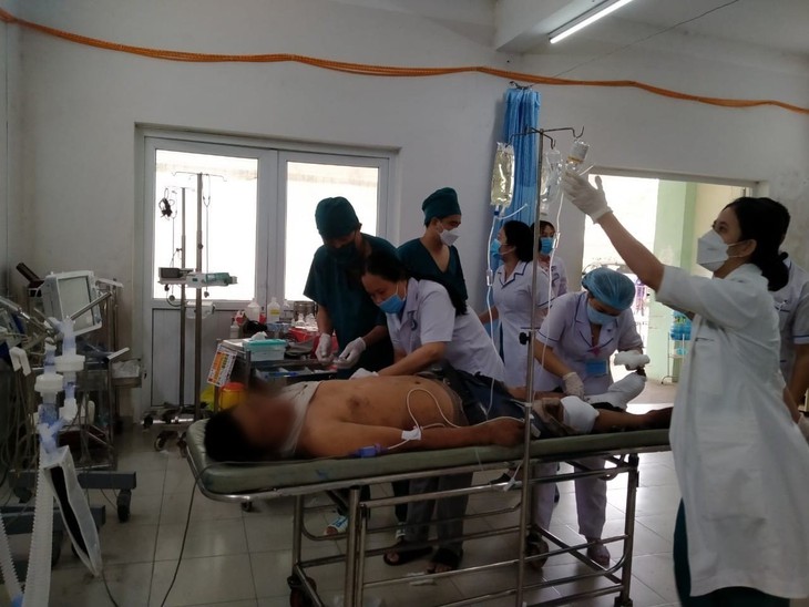Phú Yên: Huy động y bác sĩ, dốc sức cứu chữa nạn nhân vụ tai nạn giao thông - Ảnh 1. Phú Yên: Huy động y bác sĩ, dốc sức cứu chữa nạn nhân vụ tai nạn giao thông - Ảnh 1.