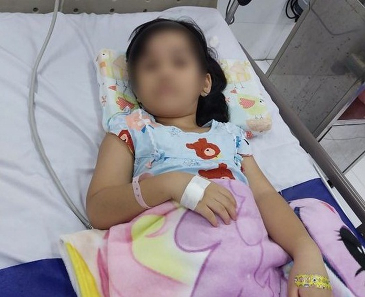 Trẻ nhập viện cấp cứu vì thuốc nhỏ mũi - Ảnh 1.