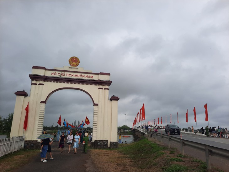 Xúc động Lễ Thượng cờ tại Đôi bờ Hiền Lương - Bến Hải - Ảnh 2.