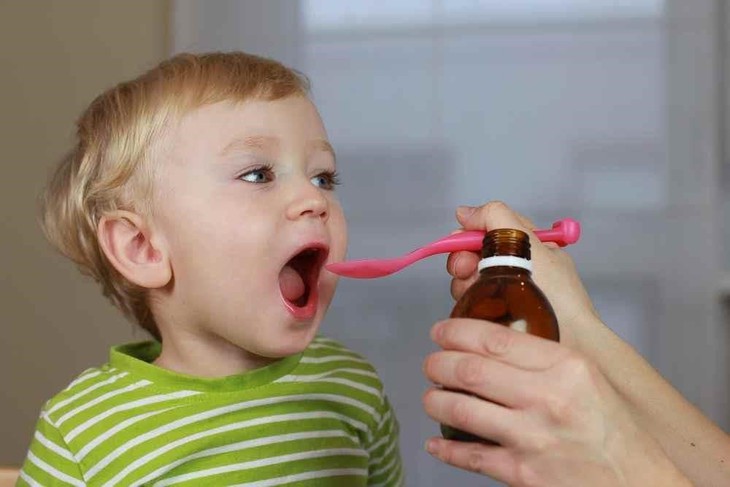 Mẹ có nên cho trẻ biếng ăn dùng vitamin tổng hợp? - Ảnh 2.