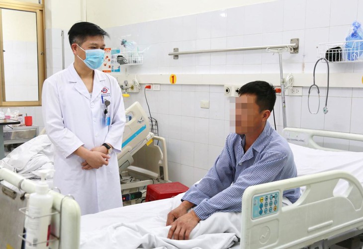 Ăn con so biển, người đàn ông bị ngộ độc ngừng tim, ngừng thở - Ảnh 1.