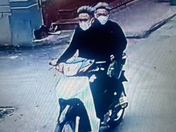 Công khai hình ảnh 2 tên cướp manh động tại khu vực cầu Phùng - Ảnh 2.