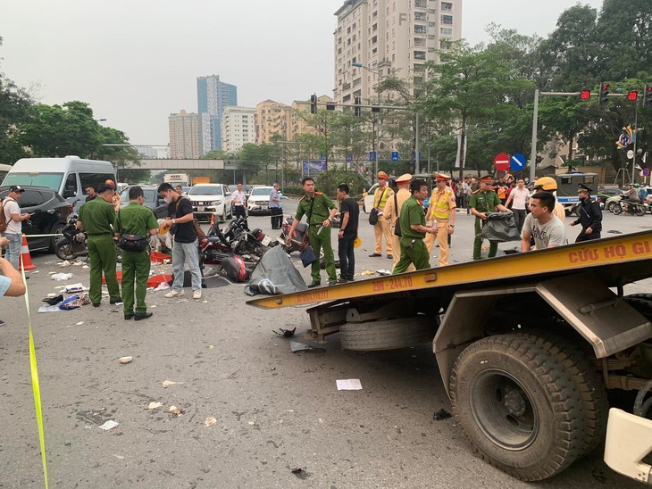 Cập nhật mới nhất sức khoẻ các nạn nhân vụ 'xe điên' gây tai nạn liên hoàn trên đường Võ Chí Công, Hà Nội - Ảnh 1. Cập nhật mới nhất sức khoẻ các nạn nhân vụ 'xe điên' gây tai nạn liên hoàn trên đường Võ Chí Công, Hà Nội - Ảnh 1.