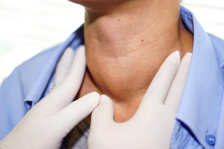 Bệnh lý tuyến giáp phổ biến nhưng ít có biểu hiện rõ ràng, dưới đây là 11 dấu hiệu cảnh báo liên quan đến căn bệnh này - Ảnh 1.