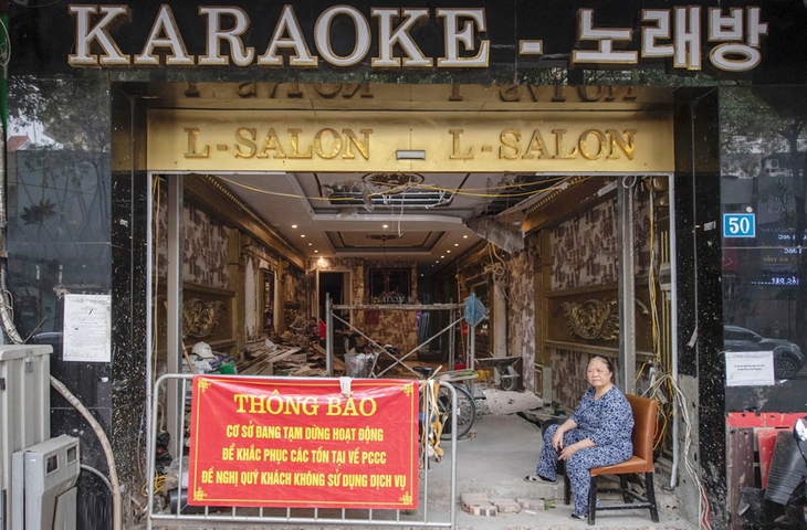 Tiếng hát lại vang khi hàng loạt quán karaoke ở Hà Nội sắp được mở cửa - Ảnh 1.