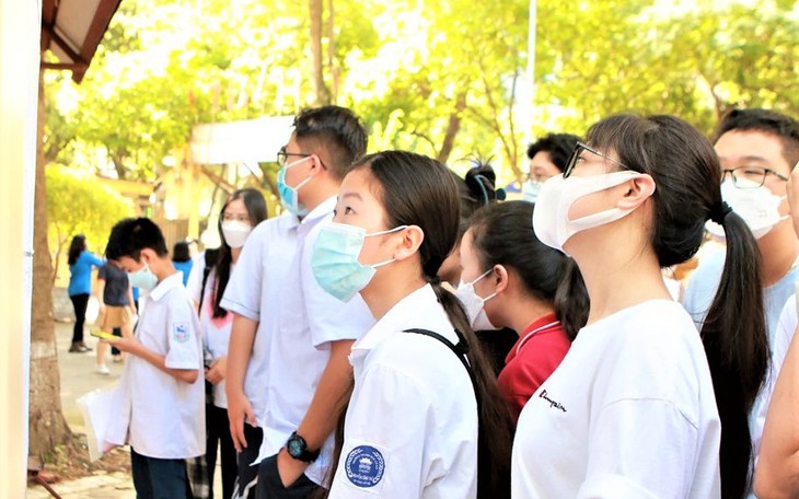 Biến động điểm chuẩn vào lớp 10 THPT công lập Hà Nội 5 năm gần đây