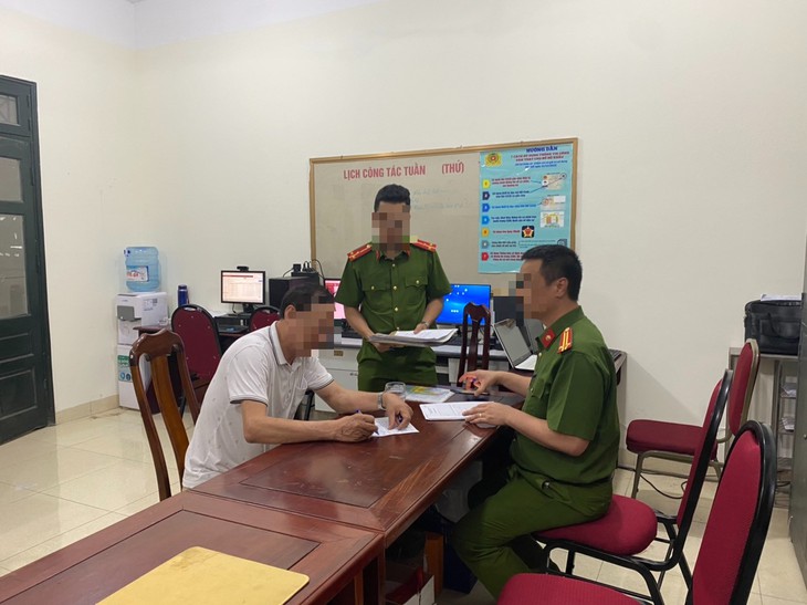 Tạm giữ tài xế ôtô gây tai nạn liên hoàn, nhiều người bị thương ở Hà Nội - Ảnh 2.