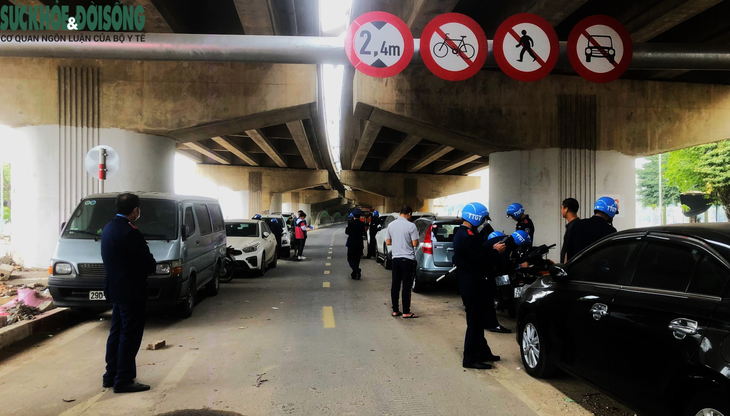 Phạt tiền hơn 6 tỷ đồng sau 1 tháng "giành lại vỉa hè" - Ảnh 1.