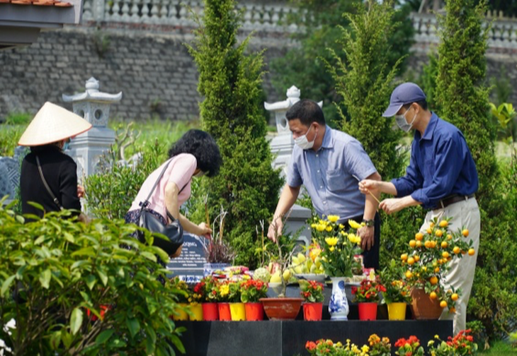 Những điều kiêng kỵ tuyệt đối không làm khi đi tảo mộ trong dịp Tết Thanh minh - Ảnh 1.