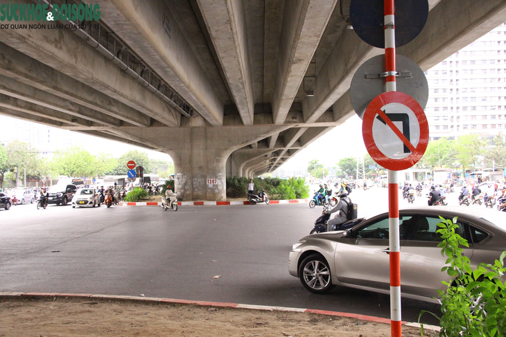 Vắng bóng CSGT, người dân lập tức "làm ngơ" biển cấm - Ảnh 7.