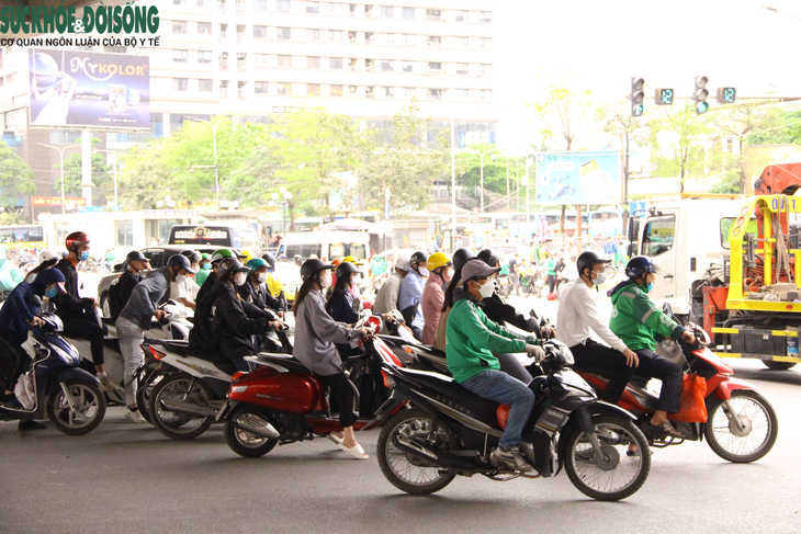 Vắng bóng CSGT, người dân lập tức "làm ngơ" biển cấm - Ảnh 11.