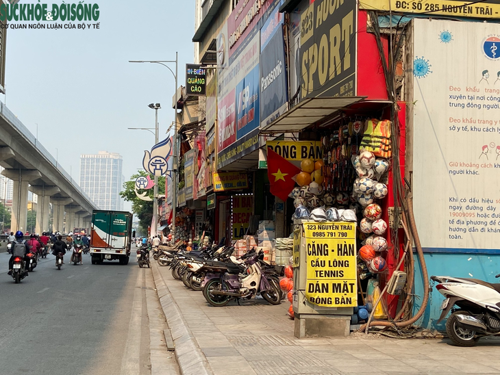 Hà Nội: Nhiều nơi bị bỏ quên trong chiến dịch giành lại vỉa hè cho người đi bộ - Ảnh 8.