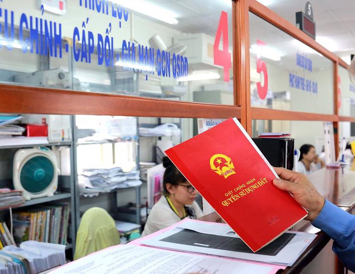 Cấp sổ đỏ online từ ngày 20/5 để người dân không phải đi lại, đợi chờ - Ảnh 1.