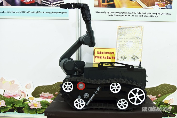 300 hiện vật, hình ảnh về bộ đội hóa học xuất hiện tại triển lãm "Mệnh lệnh từ trái tim" - Ảnh 5.