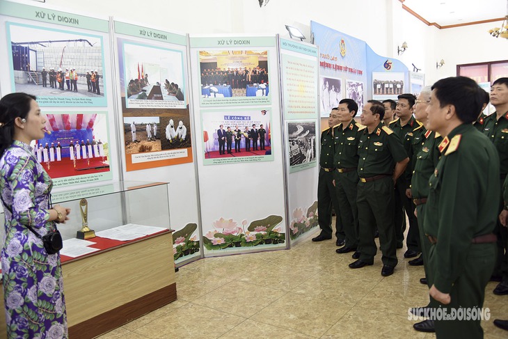 300 hiện vật, hình ảnh về bộ đội hóa học xuất hiện tại triển lãm "Mệnh lệnh từ trái tim" - Ảnh 9.