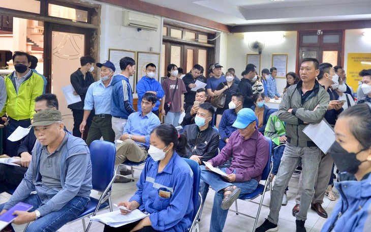 Người dân mòn mỏi xếp hàng xin lý lịch tư pháp, Hà Nội chỉ đạo xử lý, khắc phục