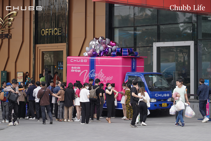 Chubb Life khuấy đảo Hà Nội, Sài Gòn với hộp quà "khổng lồ" gây thương nhớ nhân Ngày Sức khoẻ Thế giới - Ảnh 2.