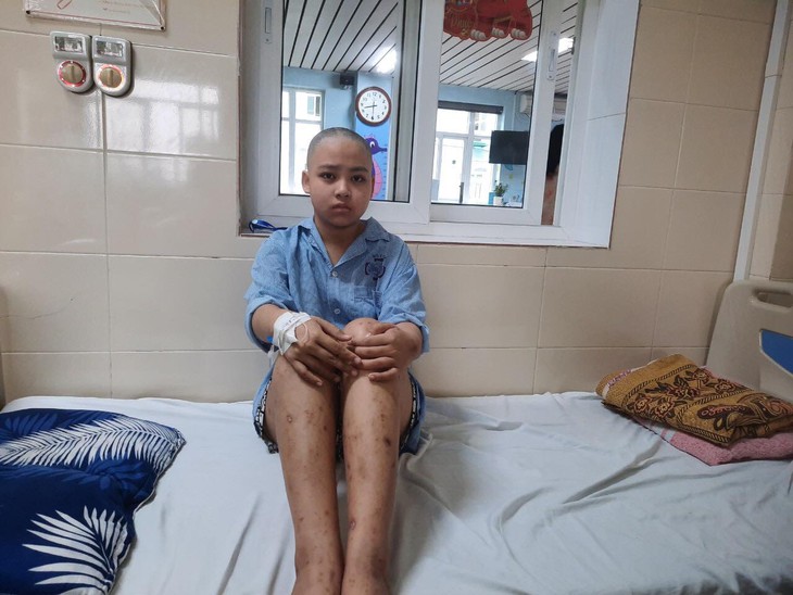 MS 837: Nữ sinh nghèo nguy cơ phải cưa chân vì mang bệnh nặng cần trợ giúp - Ảnh 2.