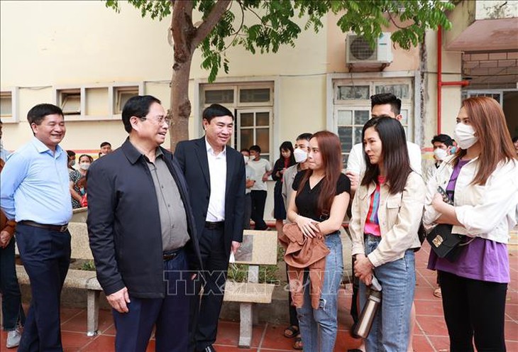 Thủ tướng Phạm Minh Chính thăm Bệnh viện Đa khoa tỉnh Điện Biên - Ảnh 4.