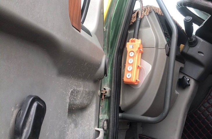 Bắt xe quá tải có khả năng hô biến phóng to, thu nhỏ tùy ý - Ảnh 2. Bắt xe quá tải có khả năng hô biến phóng to, thu nhỏ tùy ý - Ảnh 2.