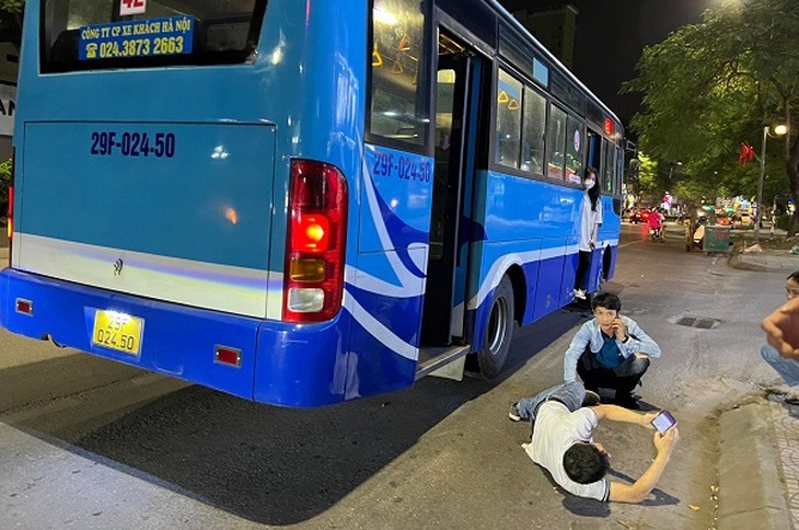 Hai xe máy đấu đầu trên quốc lộ 1A làm hai người tử vong - Ảnh 3.