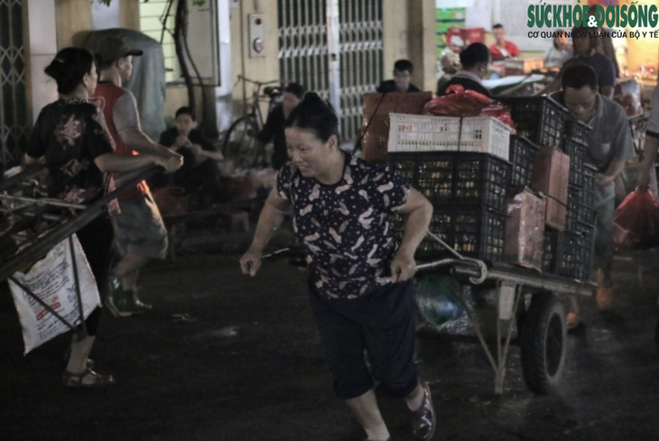 Nét đẹp của những người lao động ở Thủ đô những ngày nghỉ lễ - Ảnh 6. Nét đẹp của những người lao động ở Thủ đô những ngày nghỉ lễ - Ảnh 6.