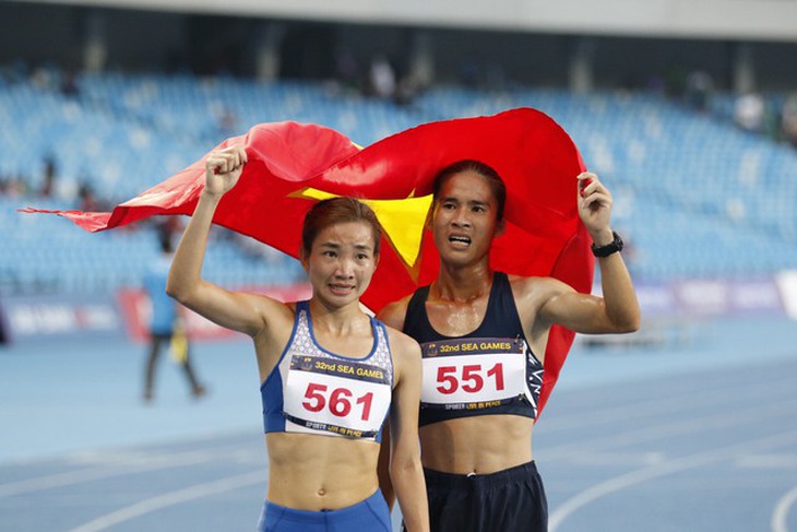 "Siêu nhân" điền kinh Nguyễn Thị Oanh nhận tiền thưởng lên tới vài trăm triệu đồng sau kỳ tích 3 Huy chương vàng SEA Games 32 - Ảnh 3. "Siêu nhân" điền kinh Nguyễn Thị Oanh nhận tiền thưởng lên tới vài trăm triệu đồng sau kỳ tích 3 Huy chương vàng SEA Games 32 - Ảnh 3.