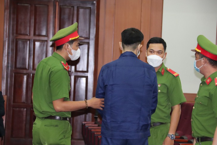 Hình ảnh Nguyễn Kim Trung Thái trong buổi tuyên án vụ “dì ghẻ” bạo hành chết bé 8 tuổi - Ảnh 4. Hình ảnh Nguyễn Kim Trung Thái trong buổi tuyên án vụ “dì ghẻ” bạo hành chết bé 8 tuổi - Ảnh 4.