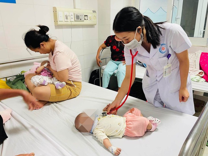 Các bệnh nhân nhi tiêm vaccine hết hạn đã được xuất viện - Ảnh 1.