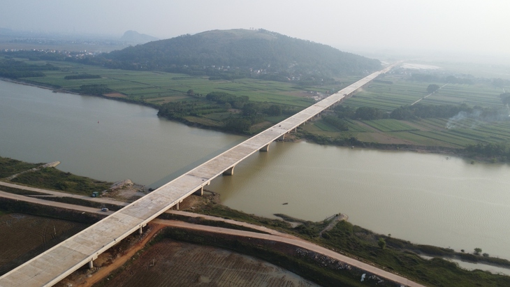 Người dân có thể phải trả phí để sử dụng cao tốc do Nhà nước đầu tư - Ảnh 1.