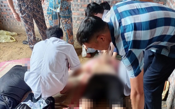 Hai mẹ con bị điện giật tử vong trong lúc làm nhà