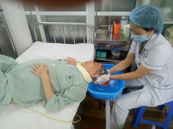 Điều dưỡng lành nghề, quán xuyến bệnh phòng tốt thì bác sĩ sẽ yên tâm điều trị - Ảnh 3. Điều dưỡng lành nghề, quán xuyến bệnh phòng tốt thì bác sĩ sẽ yên tâm điều trị - Ảnh 3.