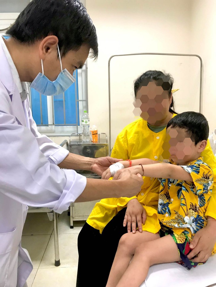 Bệnh viện Nhi Thanh Hóa phẫu thuật thành công ca bệnh “u tiểu não” - Ảnh 1.