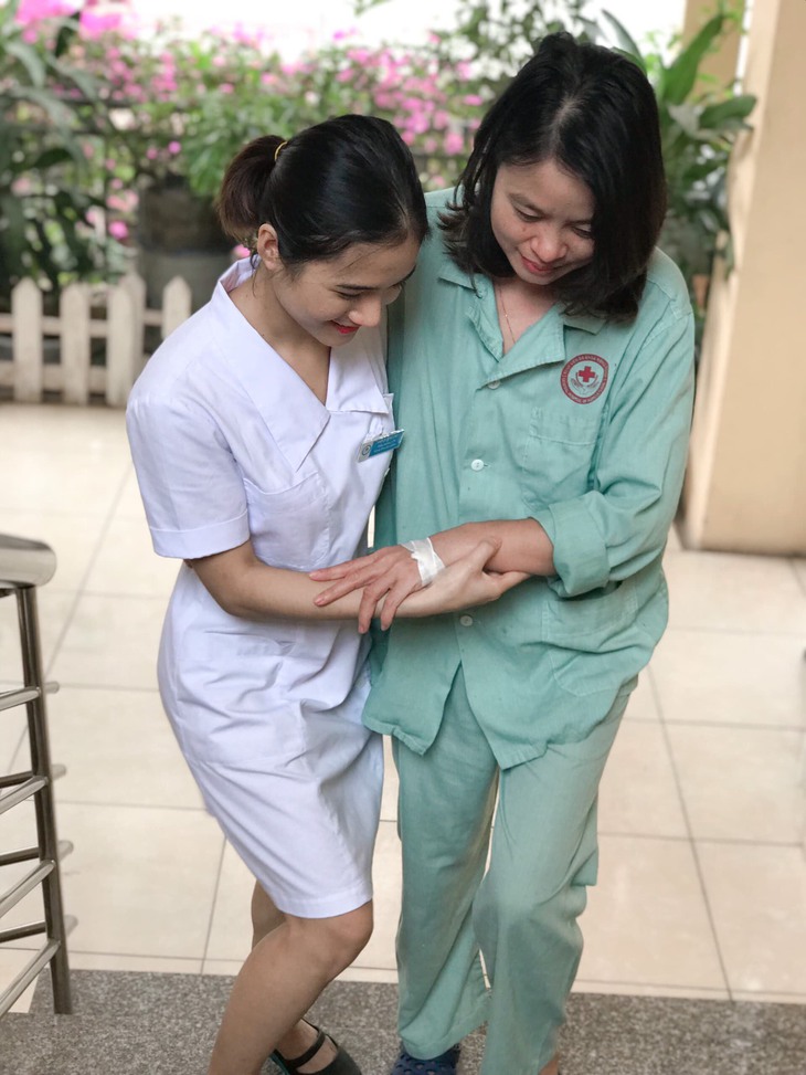 Điều dưỡng lành nghề, quán xuyến bệnh phòng tốt thì bác sĩ sẽ yên tâm điều trị - Ảnh 4. Điều dưỡng lành nghề, quán xuyến bệnh phòng tốt thì bác sĩ sẽ yên tâm điều trị - Ảnh 4.