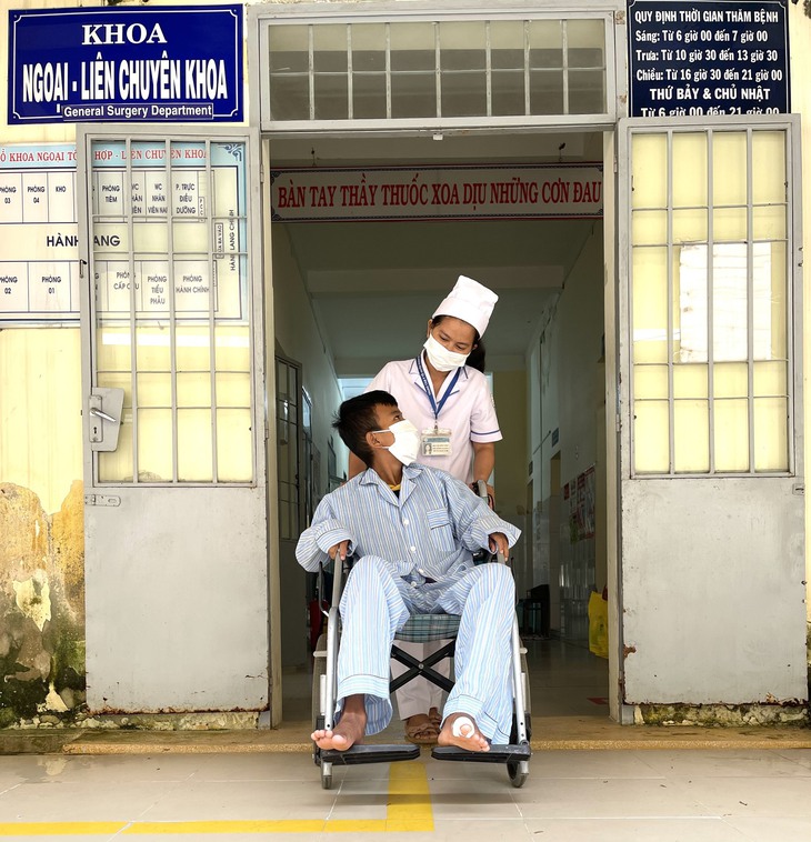 Hình ảnh đẹp của điều dưỡng ở huyện miền núi - Ảnh 5. Hình ảnh đẹp của điều dưỡng ở huyện miền núi - Ảnh 5.