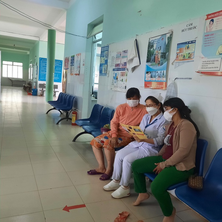 Hình ảnh đẹp của điều dưỡng ở huyện miền núi - Ảnh 8. Hình ảnh đẹp của điều dưỡng ở huyện miền núi - Ảnh 8.