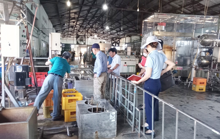 Vẫn còn 591 bình nước cùng lô với bình có đỉa chưa được thu hồi - Ảnh 1.