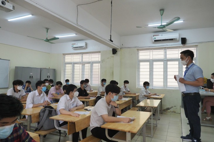 Tuyển sinh vào lớp 10: Những vật dụng thí sinh không được mang vào phòng thi - Ảnh 2. Tuyển sinh vào lớp 10: Những vật dụng thí sinh không được mang vào phòng thi - Ảnh 2.