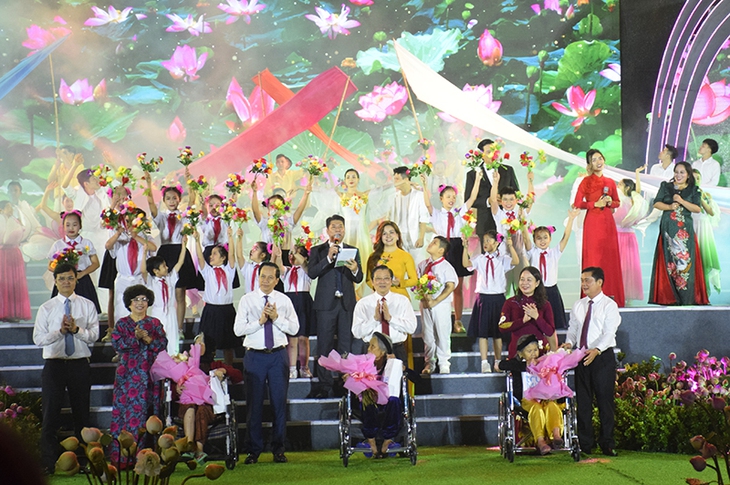 Nghệ An long trọng tổ chức Khai mạc Lễ hội Làng Sen năm 2023 và chương trình nghệ thuật "Người mẹ Làng Sen" - Ảnh 5.