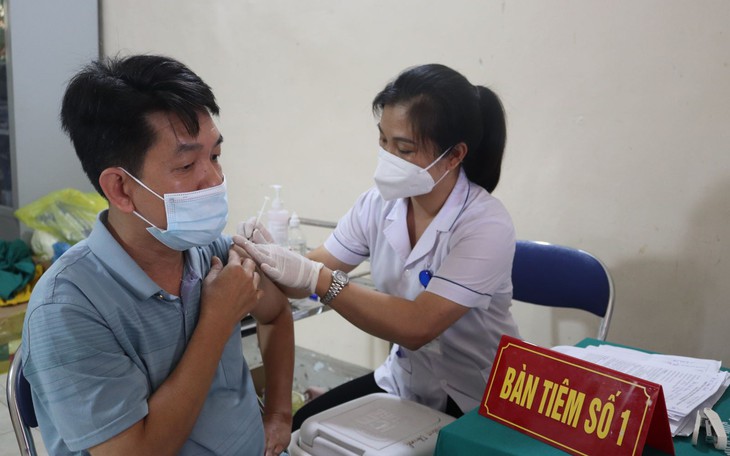 Ca COVID-19 vẫn gia tăng, chuyên gia khuyến cáo gì về tiêm vaccine?